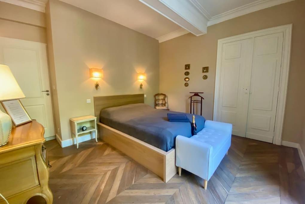 L'Historien - Avec Balcon Coeur De Nimes Apartment Bagian luar foto