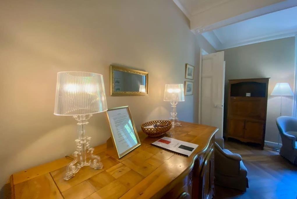 L'Historien - Avec Balcon Coeur De Nimes Apartment Bagian luar foto