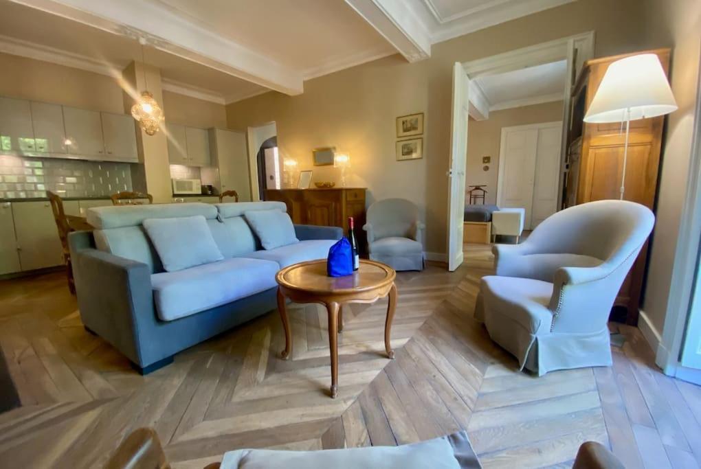 L'Historien - Avec Balcon Coeur De Nimes Apartment Bagian luar foto
